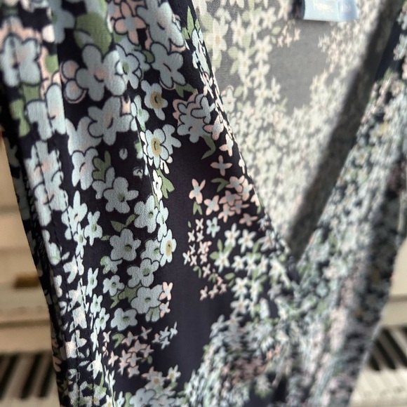 Denver Hayes Floral Short Sleeve Top - Black and White M - Picture 8 of 14